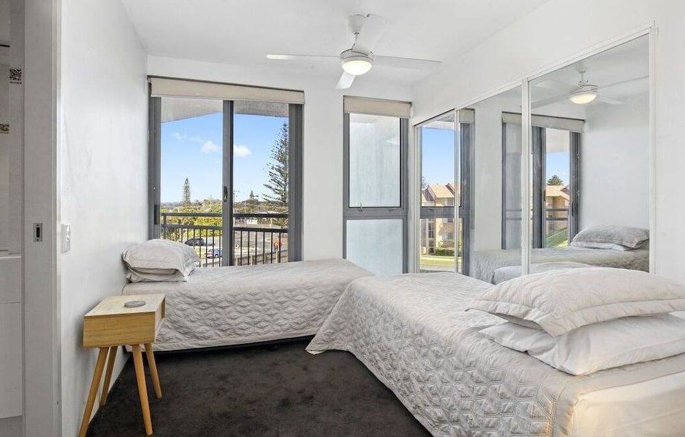 Photo - Oceanside Resort - Absolute Beachfront Apartments