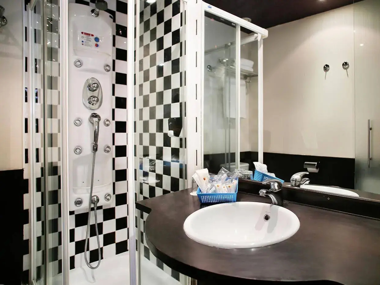 Photo - Hotel Avenida Gran Via