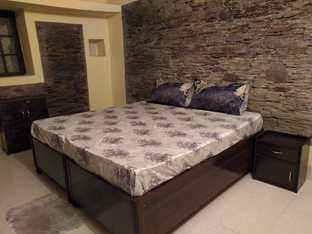 Atulya Neer Hotel