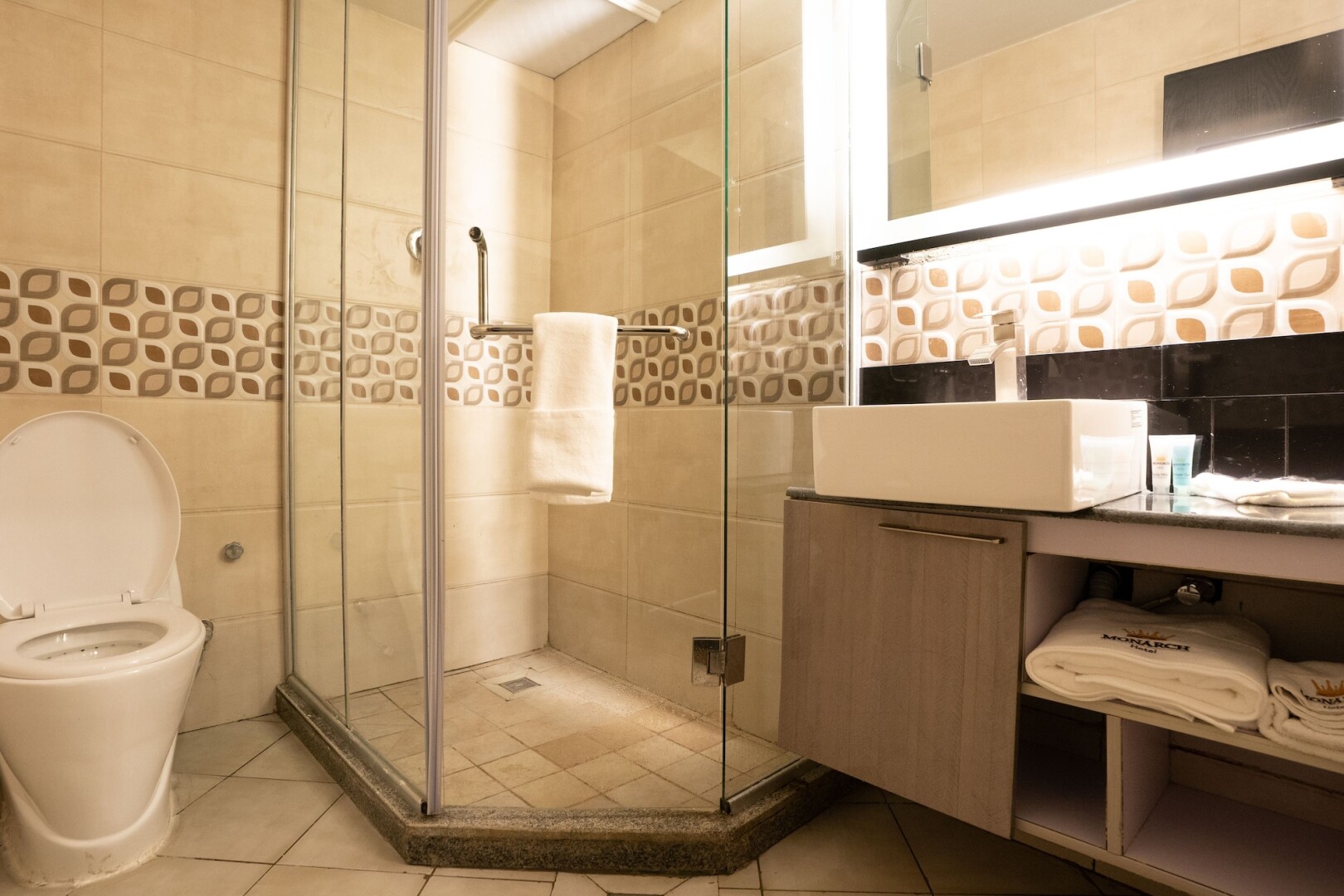 Photo - Monarch Hotel