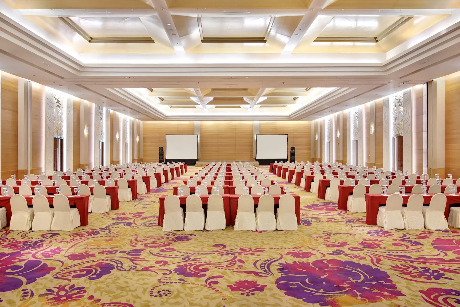 Photo - JS Luwansa Hotel and Convention Center