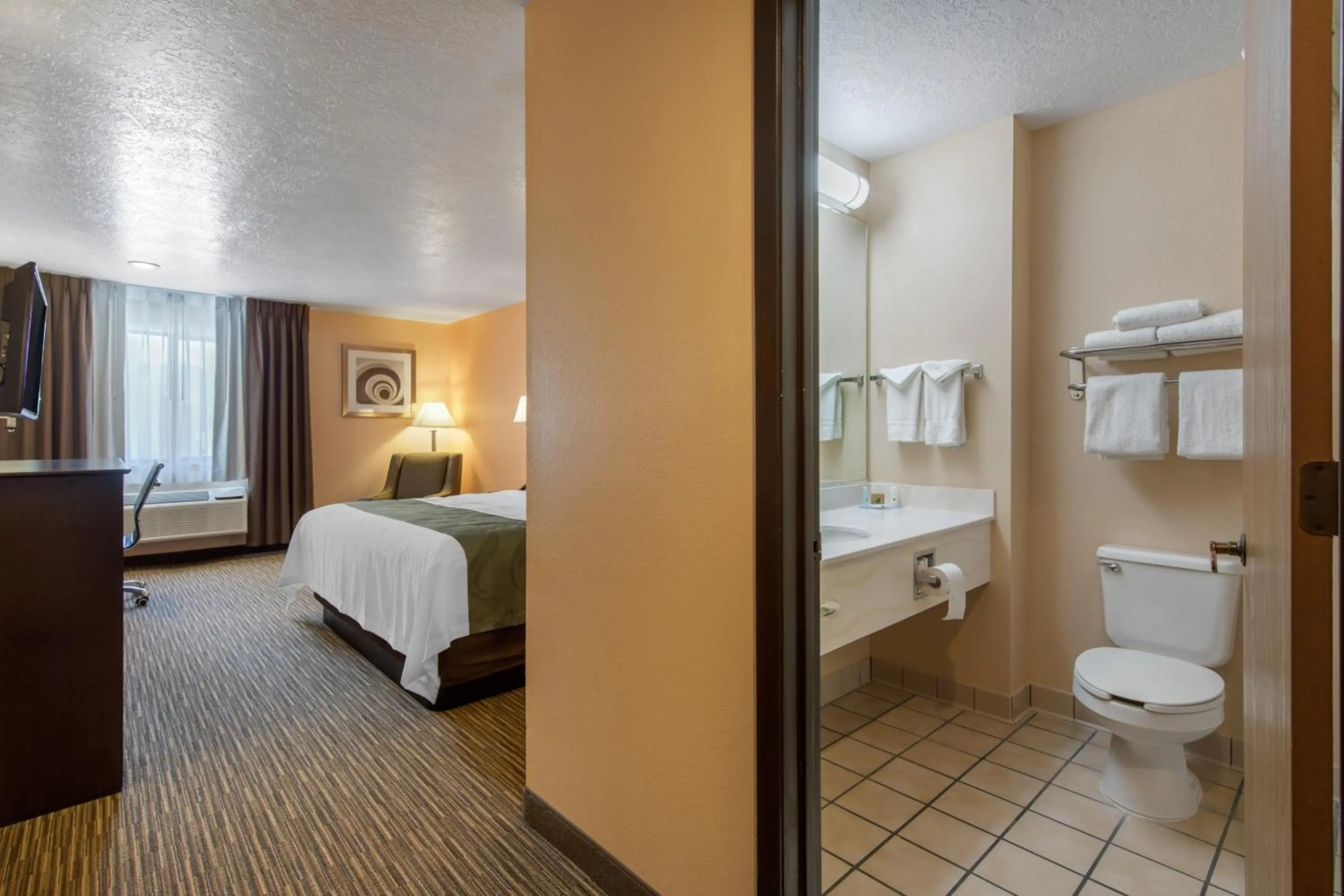 Photo - Quality Inn & Suites Albuquerque North near Balloon Fiesta Park