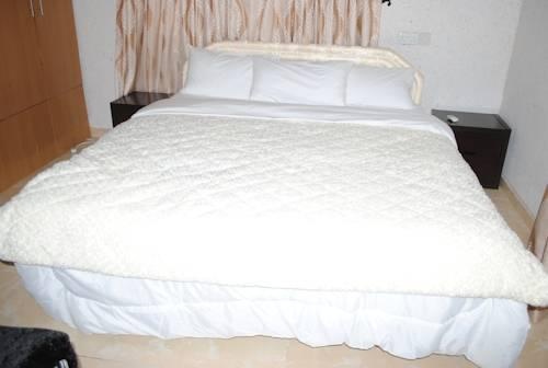 Figlos Hotel And Suites