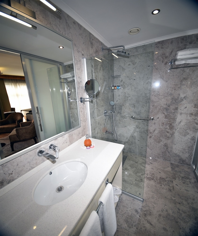 Photo - The Elegant Hotel