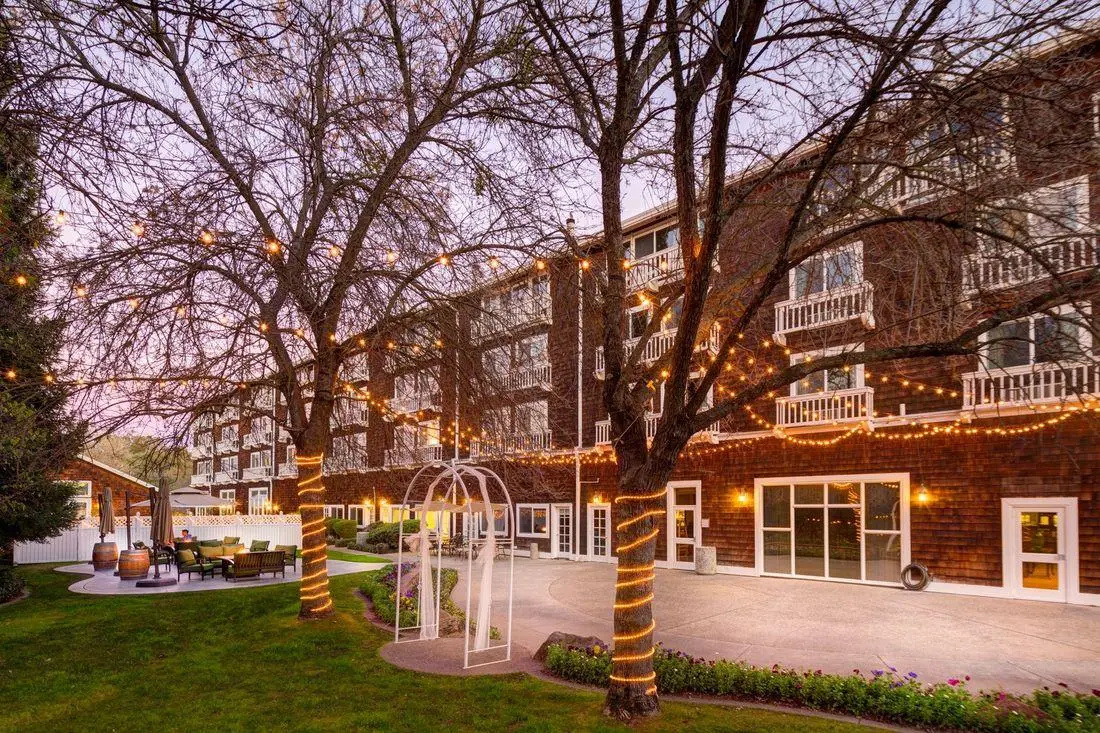 Photo - Lake Natoma Inn