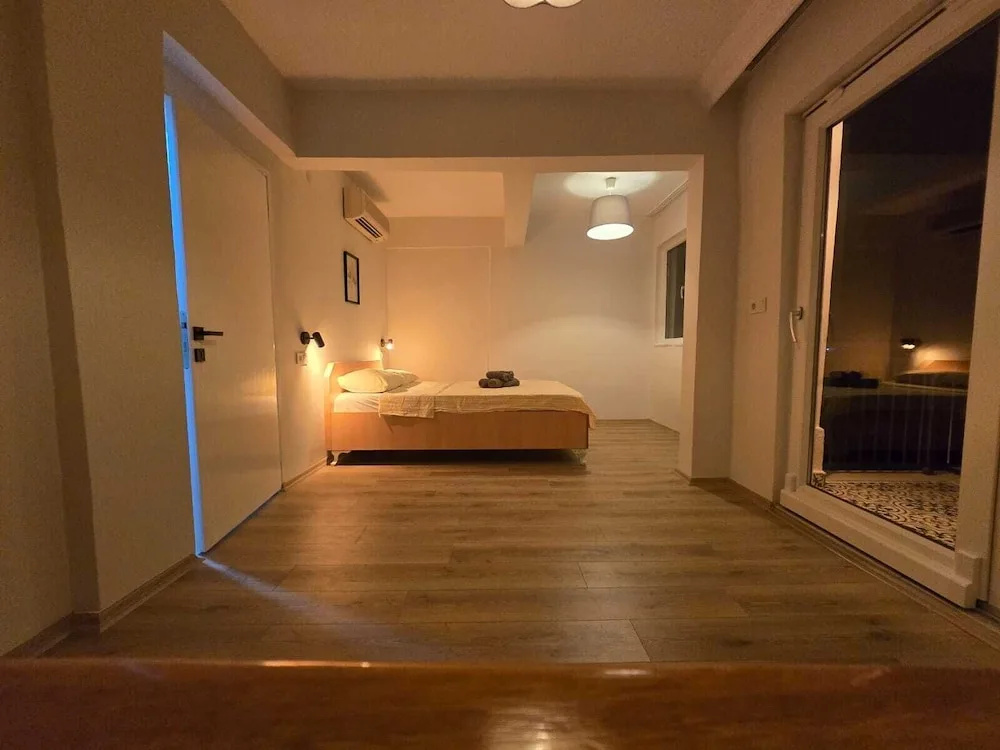 VILLA OLINDA 4 BED with huge garden