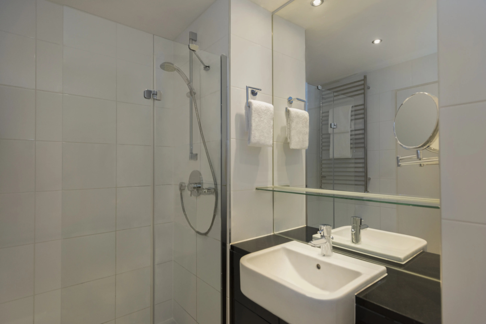 Foto - Adina Apartment Hotel Berlin Checkpoint Charlie