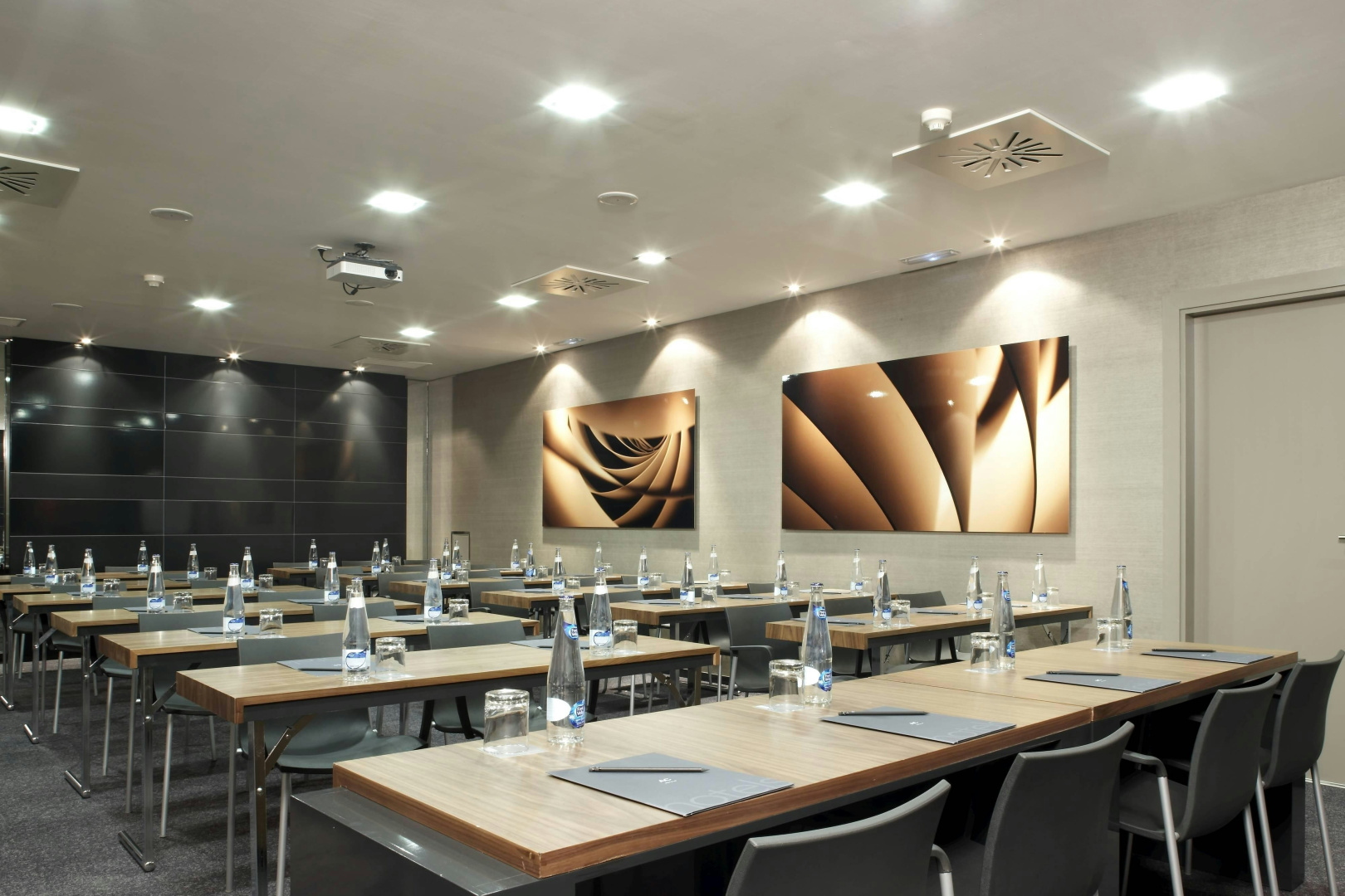 Photo - AC Hotel Victoria Suites by Marriott