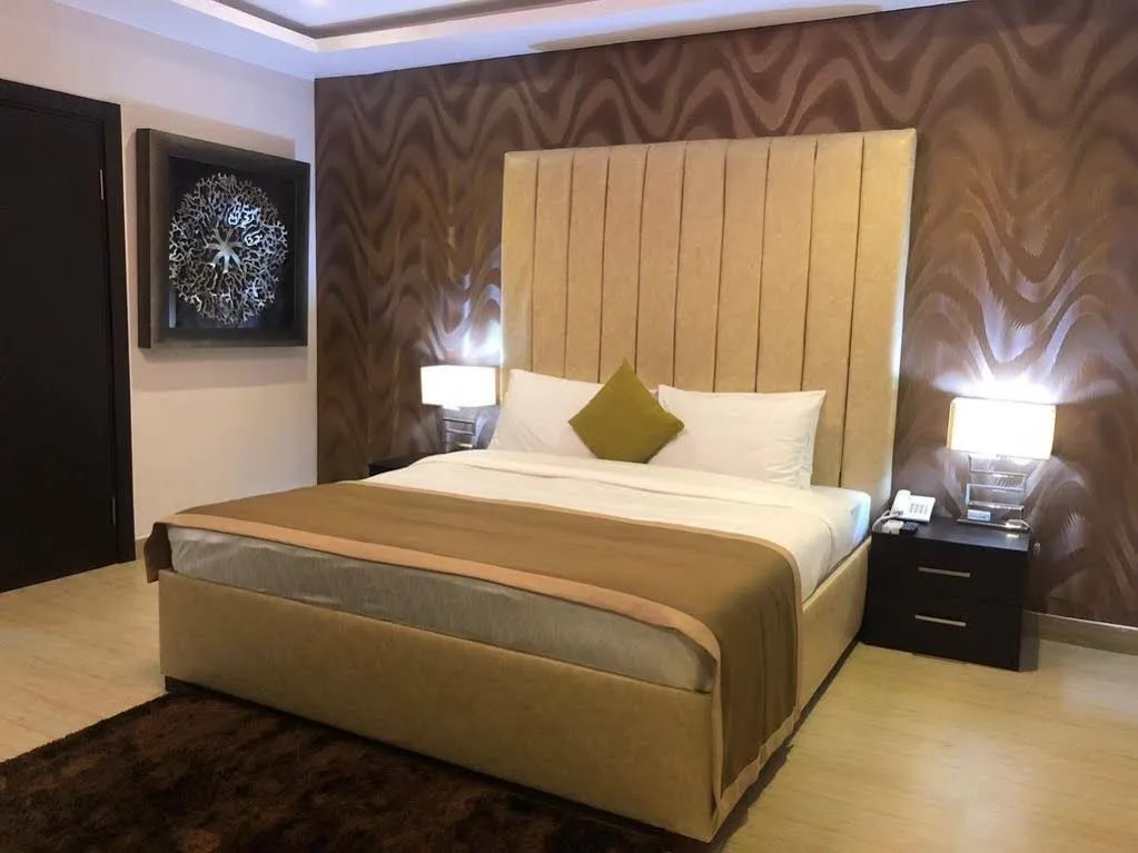 Photo - The Cabin Hotel