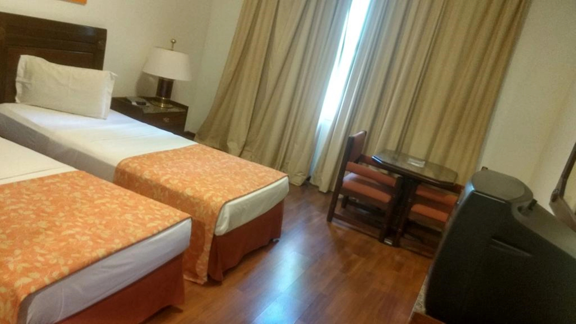 Photo - Tropical Executive Hotel