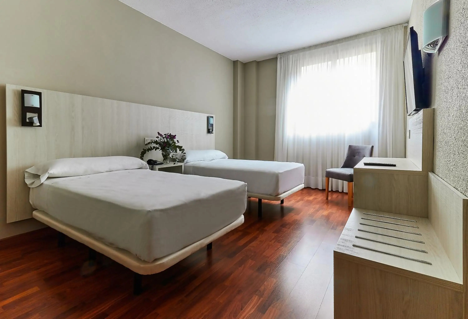 Photo - B&B HOTEL Zaragoza Royal