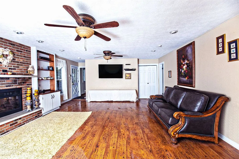 Foto - Speedway Legacy Inn