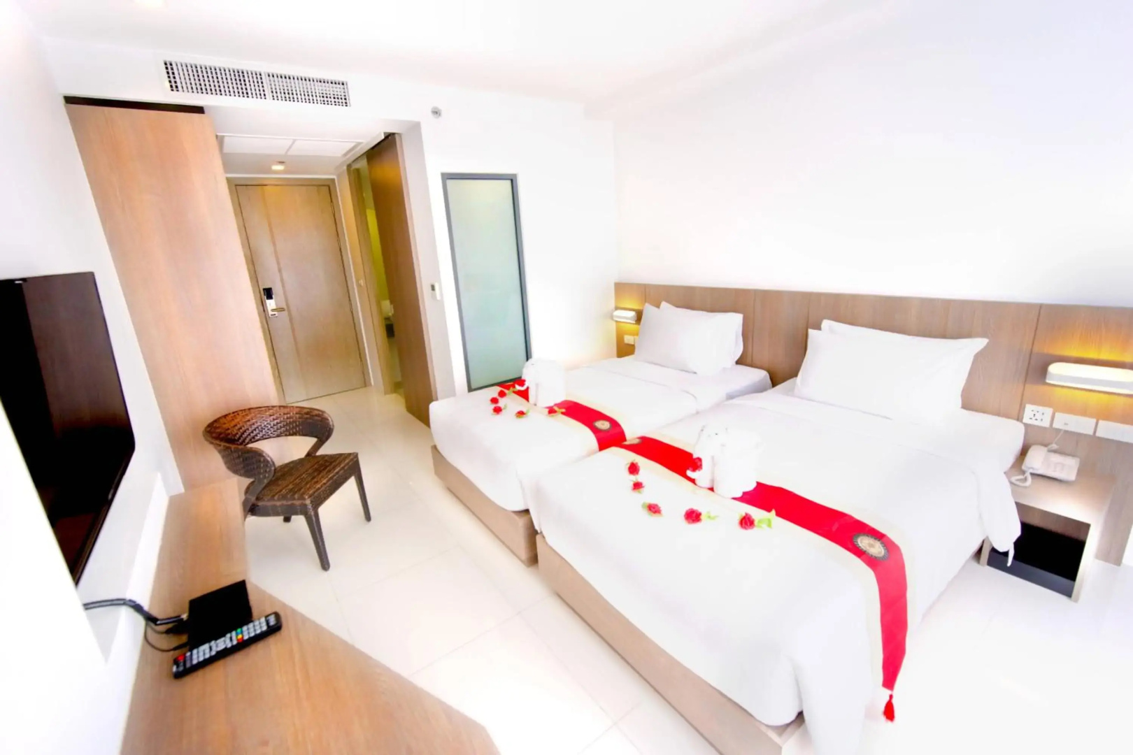 Photo - Phoenix Hotel Karon Beach