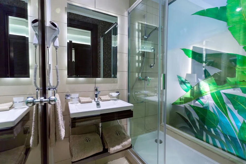 Photo - Business Hotel