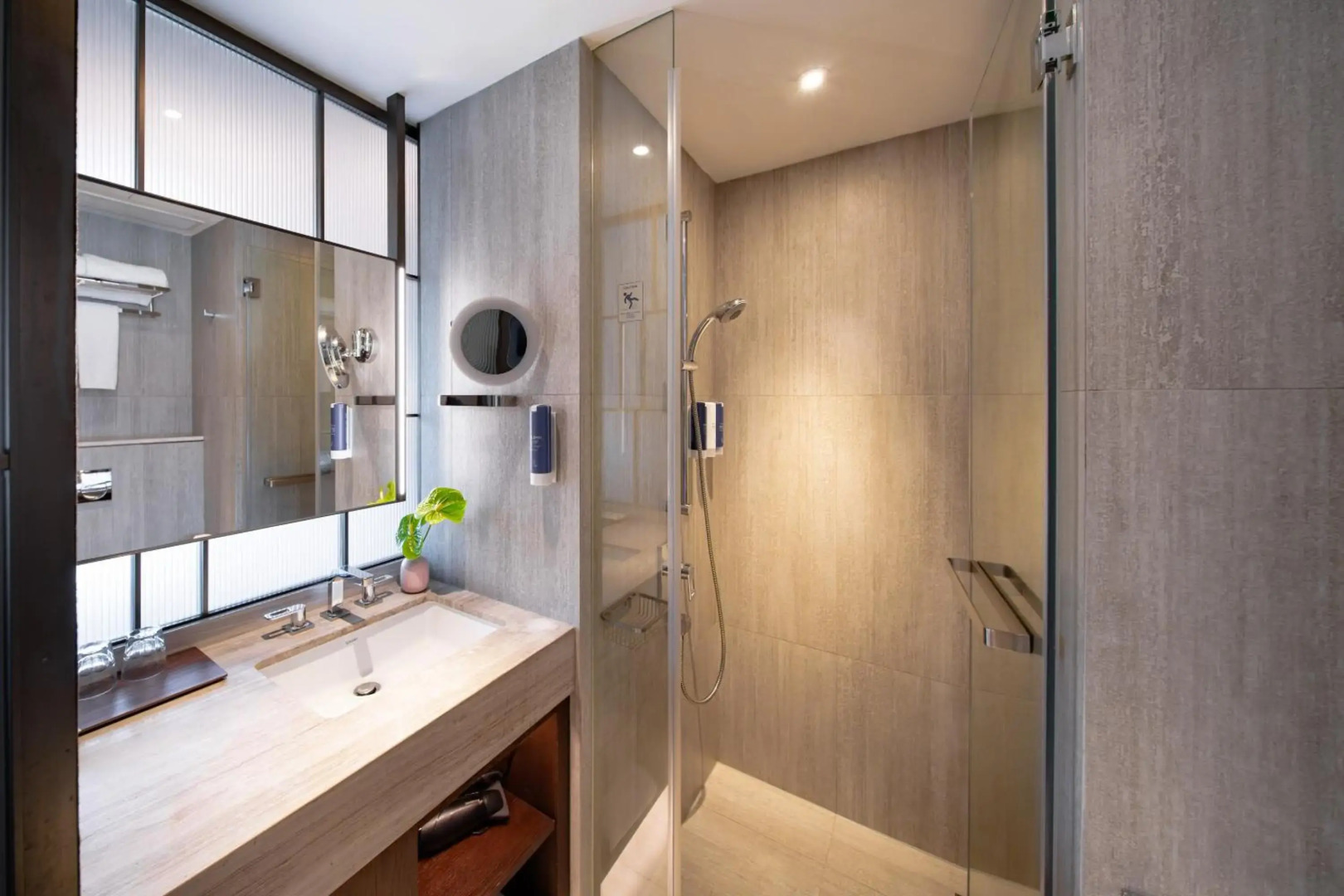 Photo - The Emperor Hotel