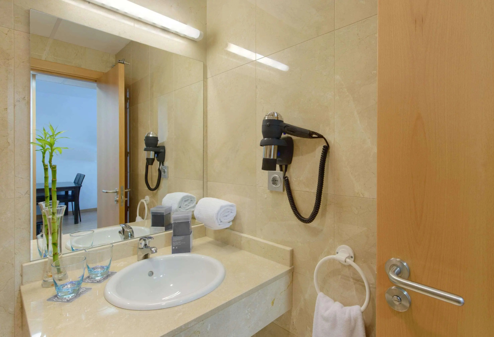 Foto - Madrid Airport Suites, Affiliated by Meliá
