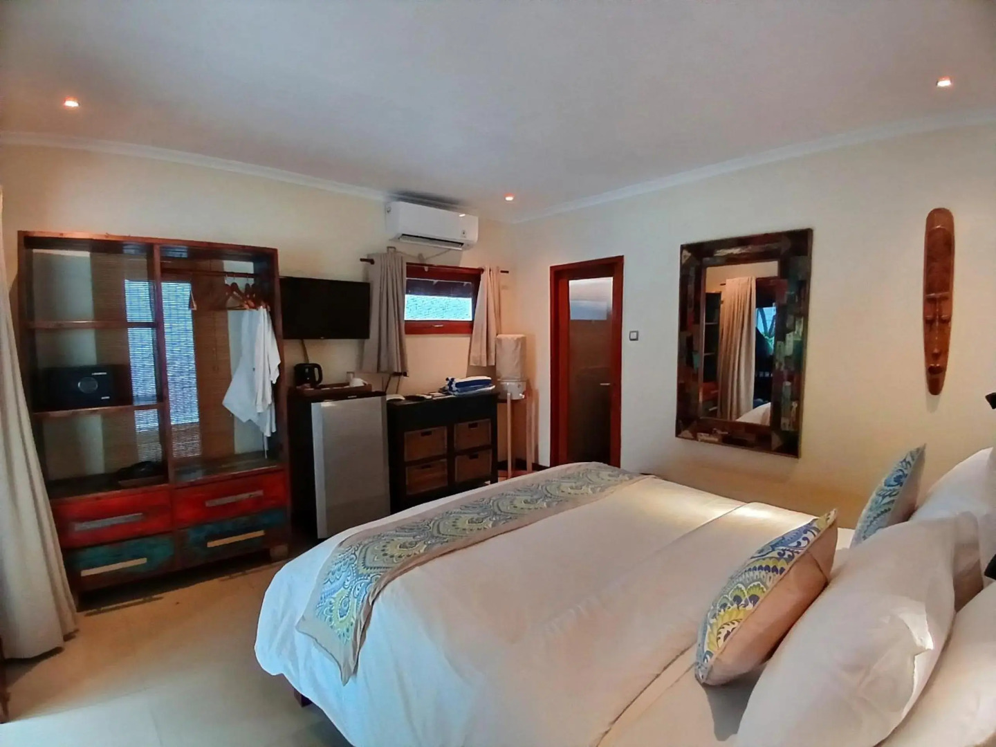 Photo - Scallywags Smugglers