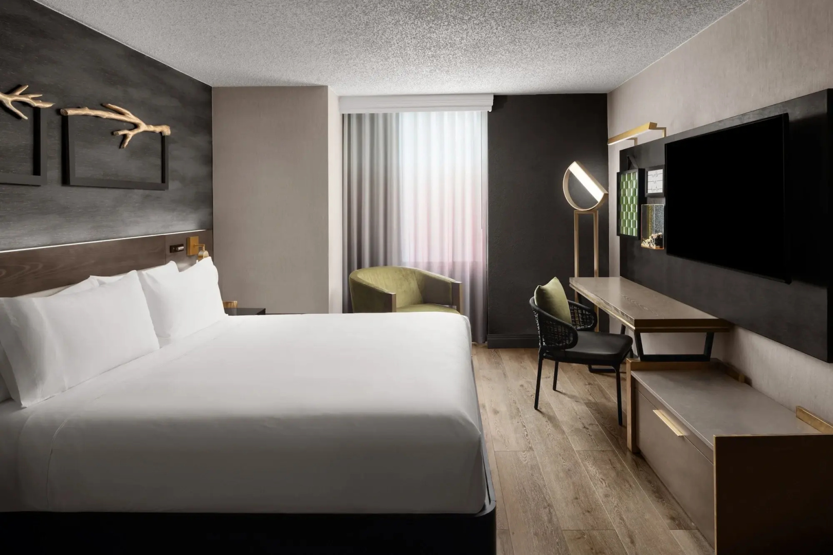 Photo - Renaissance Chicago North Shore Hotel