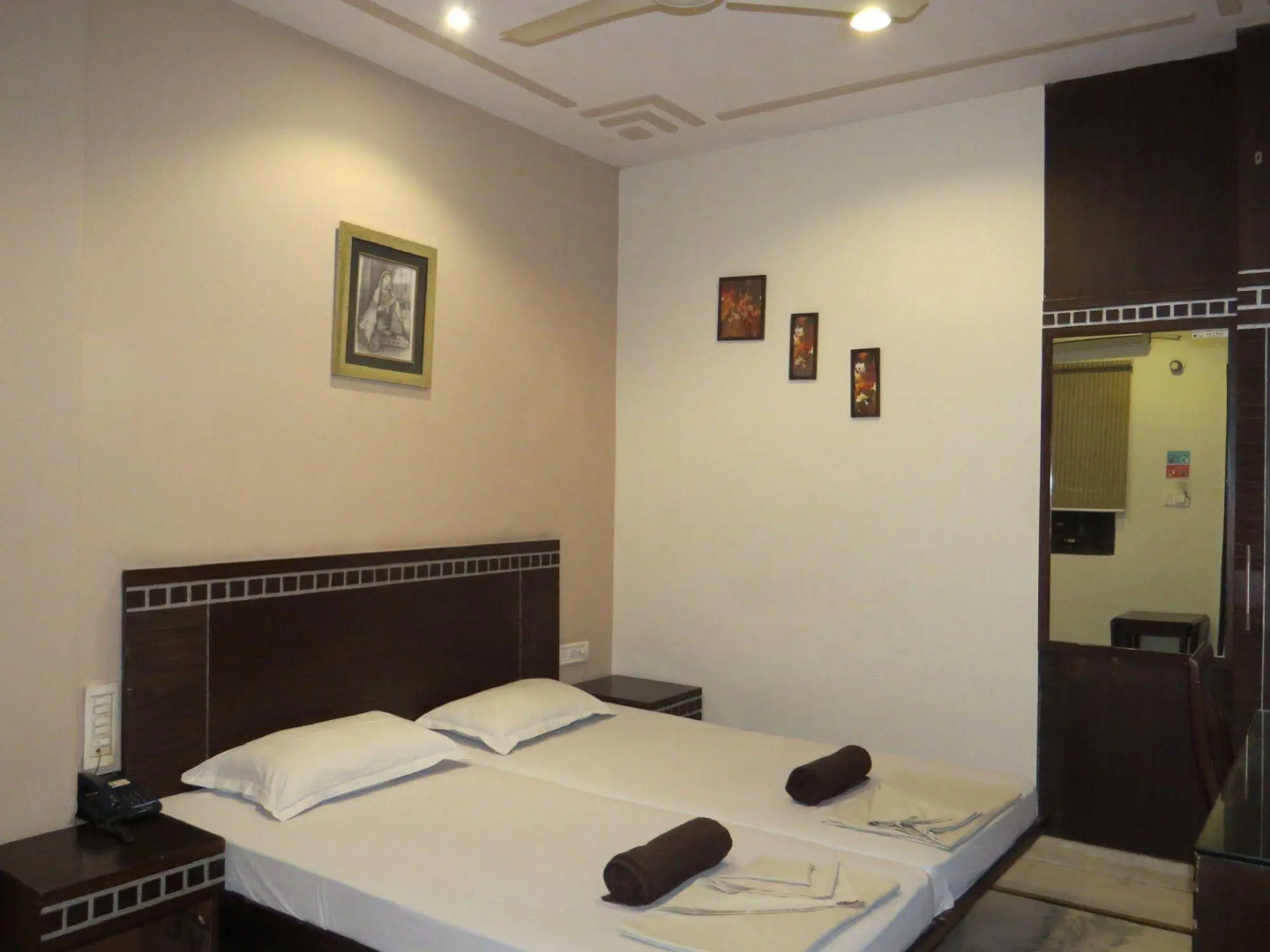 Foto - Smyle Inn - Best Budget Hotel near New Delhi Train Station