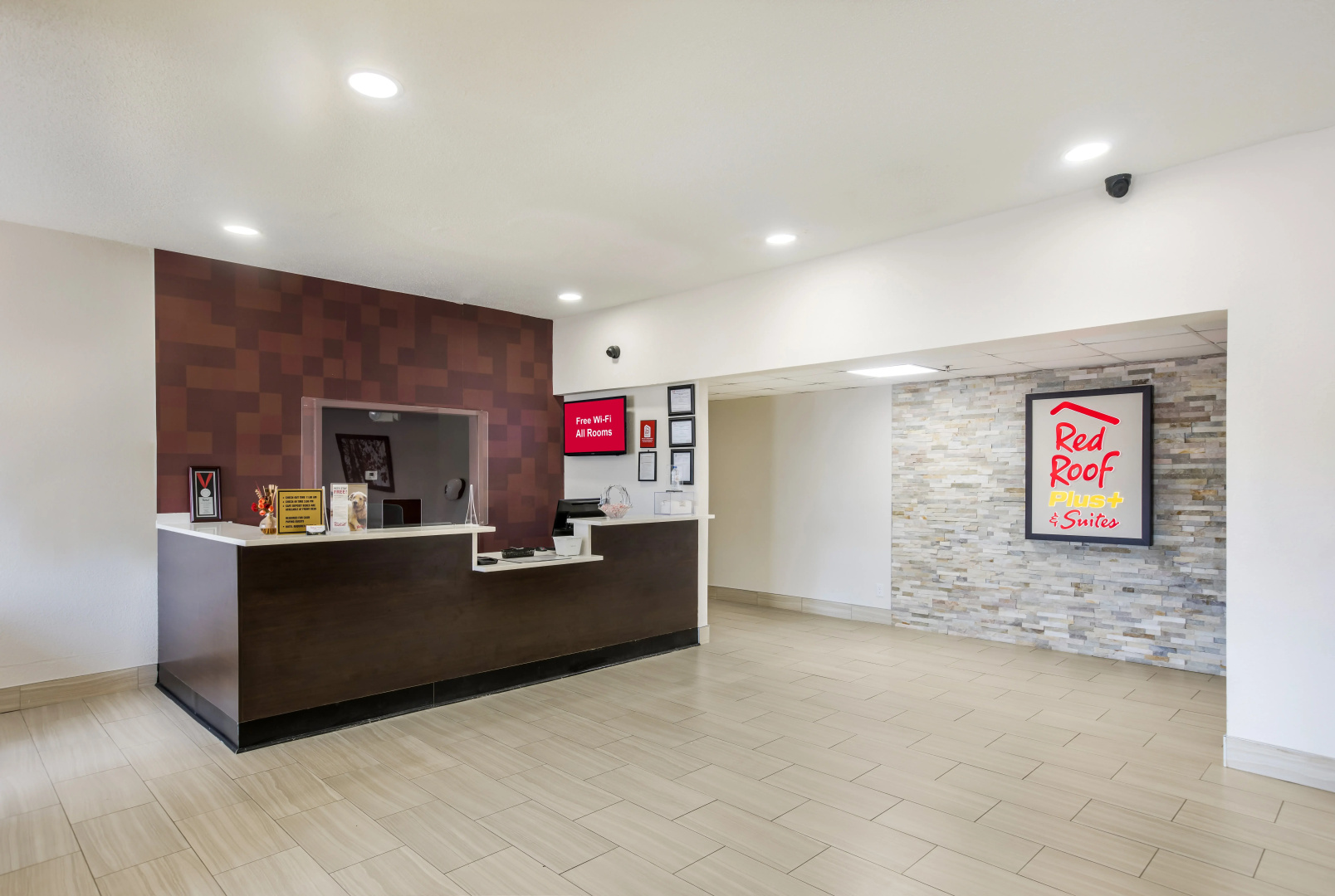 Photo - Red Roof Inn PLUS+ & Suites Savannah - I-95