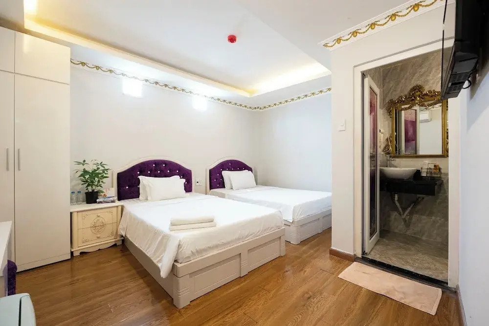 Foto - CROWNE MEOW BÙI VIỆN HOTEl 2