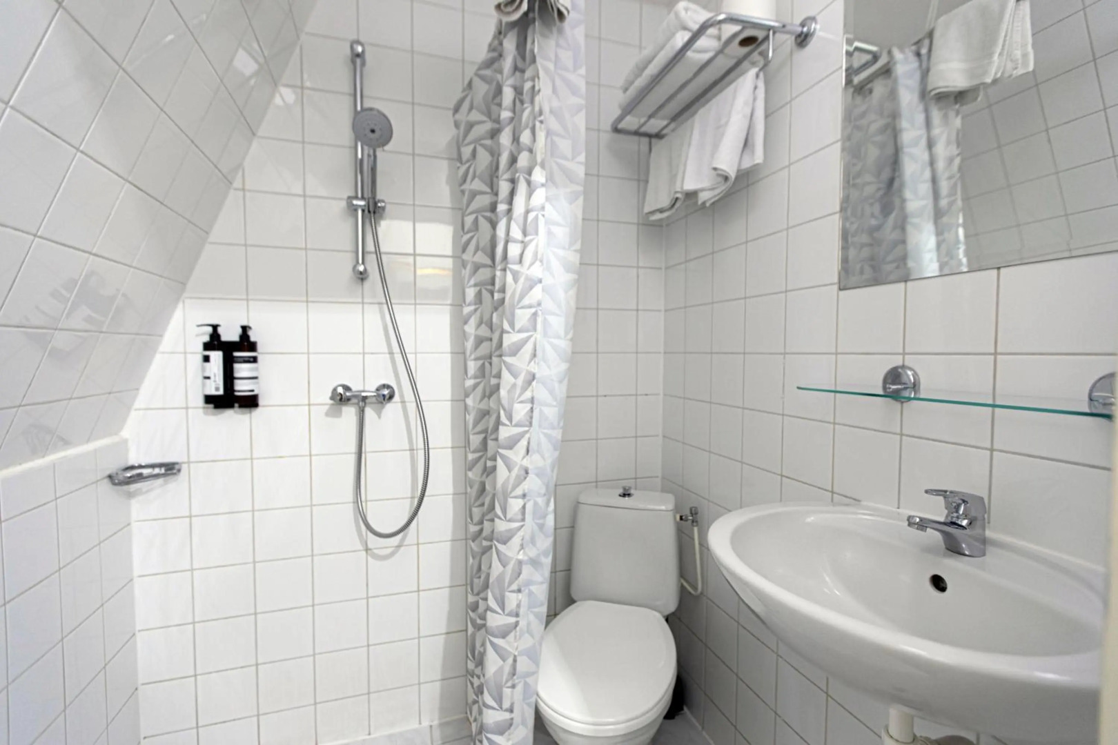 Photo - Quentin England Hotel