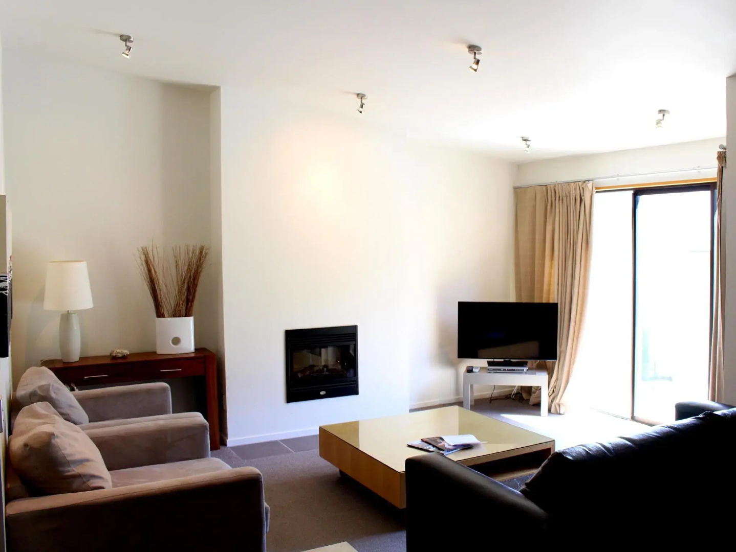 Foto - St James Apartments