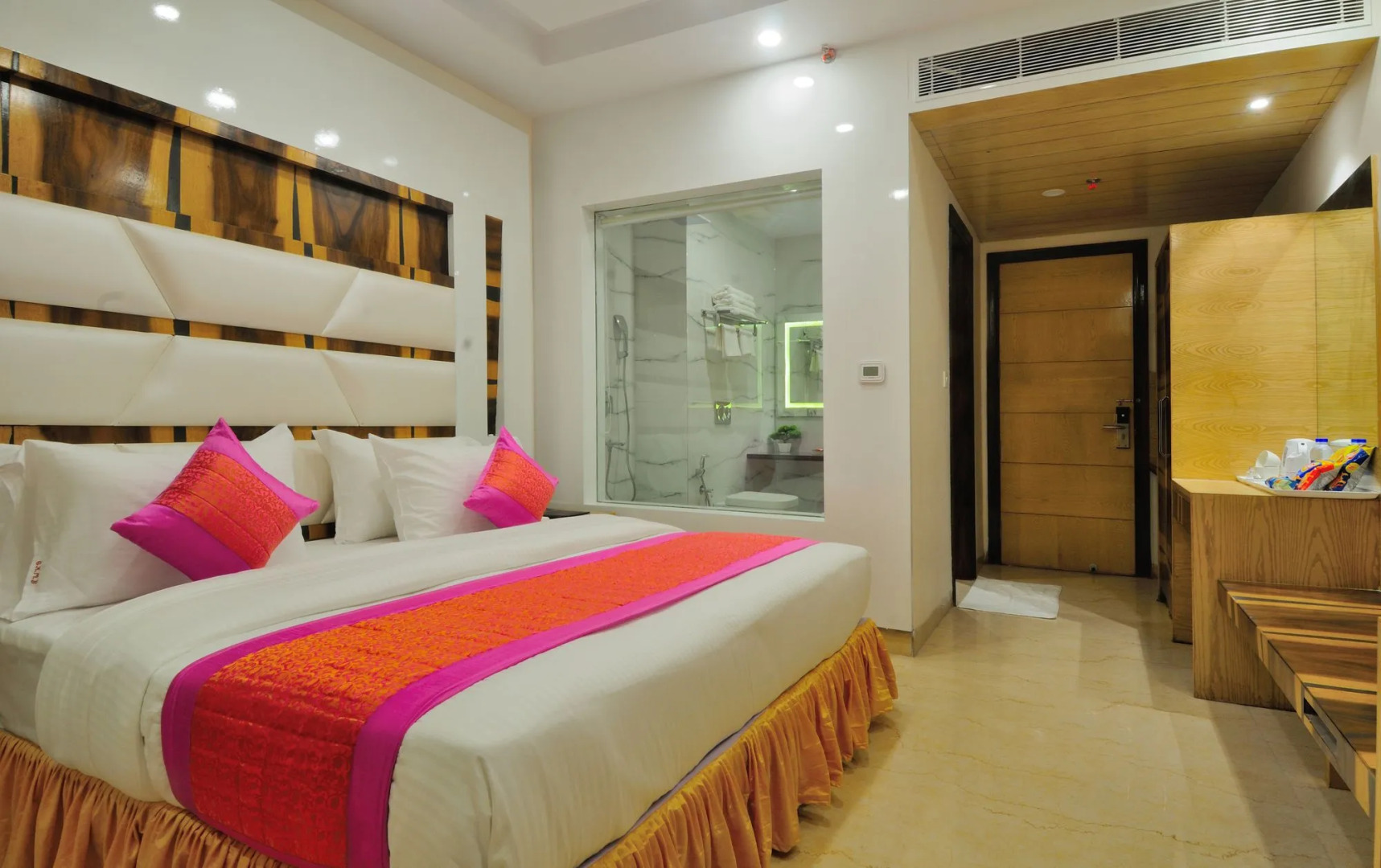 Foto - The Gold Regency - 02 Mins from New Delhi Railway Station