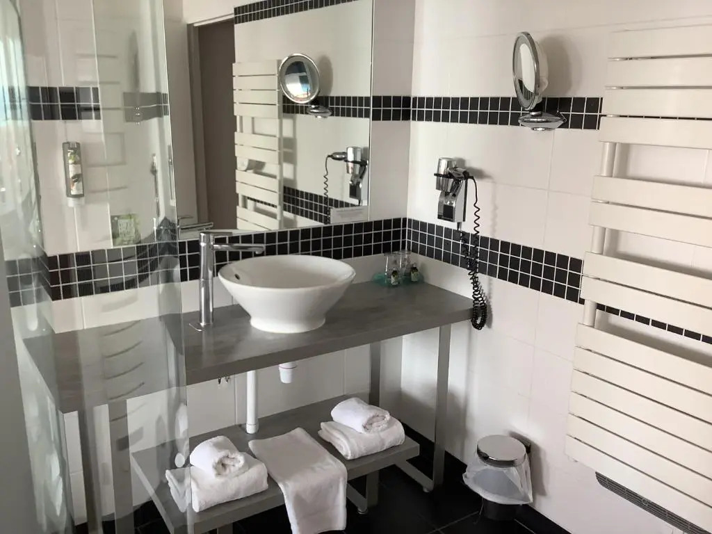 Foto - LOGIS HOTEL - La Petite Rade