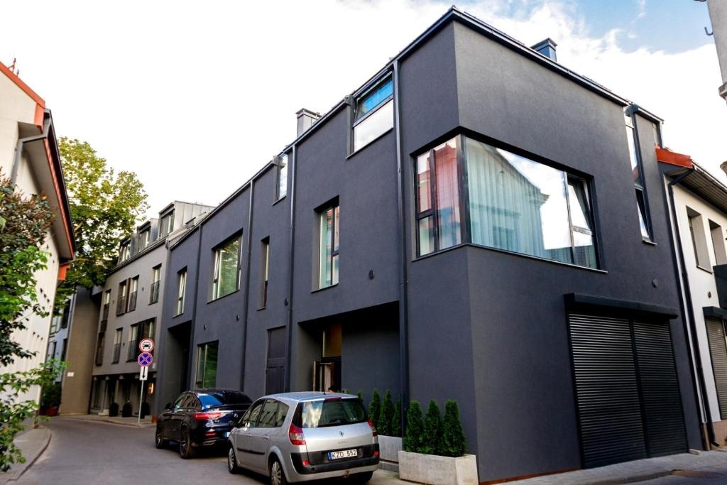 Charming 1BD Old Town Apartment by Hostlovers