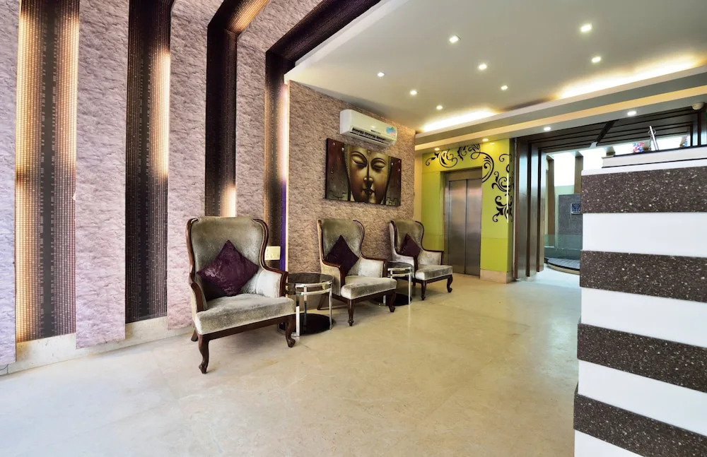 Foto - Hotel Taksh inn, Near Karol Bagh, Metro Station