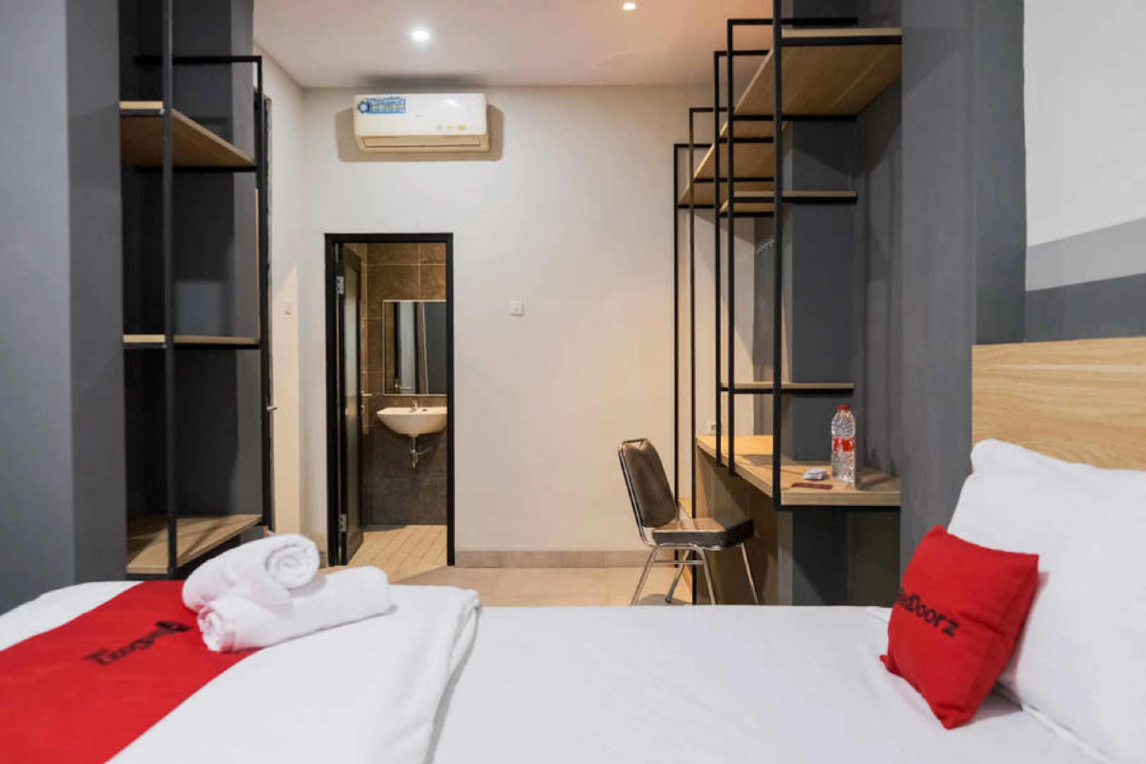 Foto - RedDoorz Plus near Taman Anggrek Mall