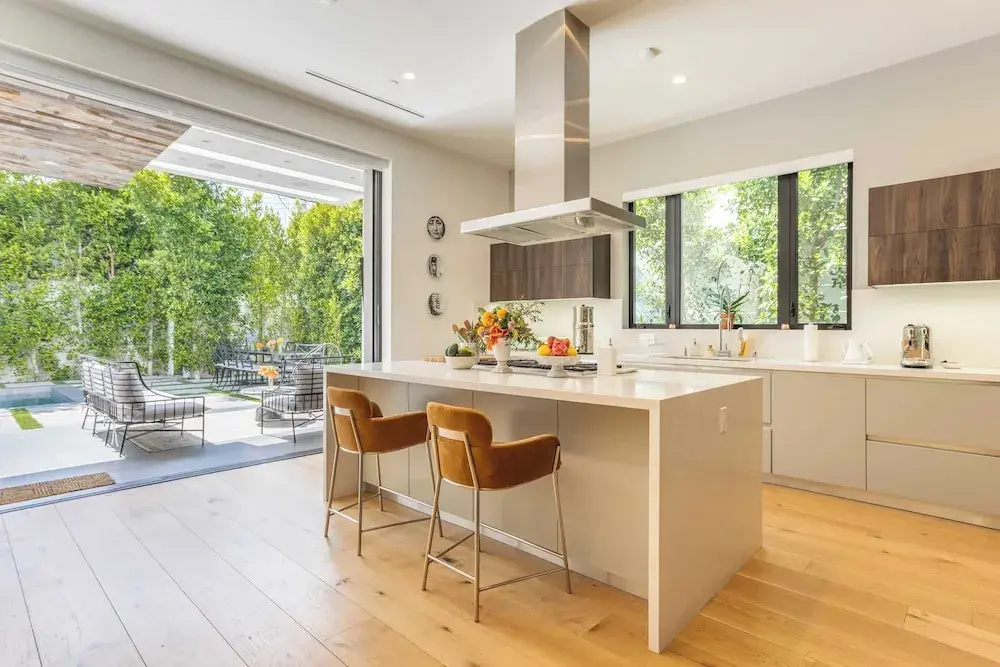 Foto - Luxe Weho Villa, Walk to Melrose Ave, Pool + Hot Tub North Vista by Avantstay
