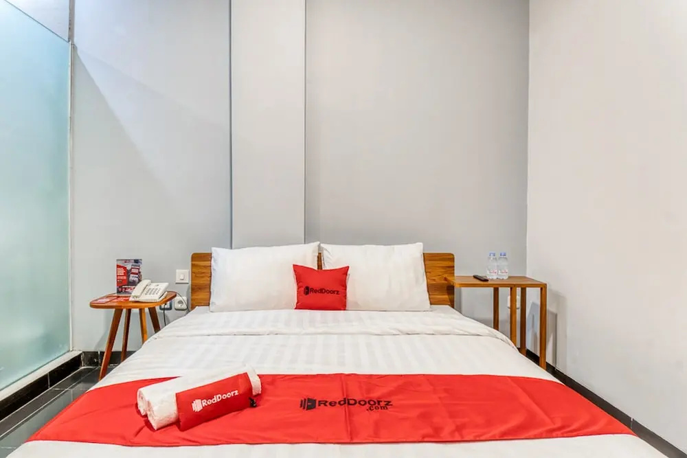 Foto - RedDoorz Plus near Taman Ismail Marzuki