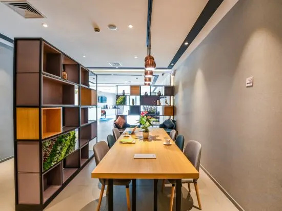 Homeinn Selected Hotel (Wuhan High-speed Railway Station)
