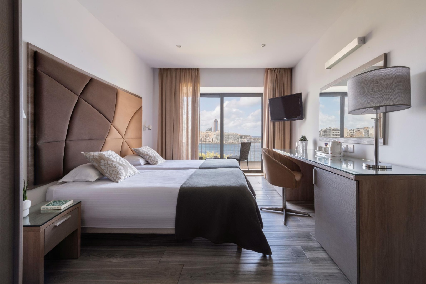 Photo - Plaza Regency Hotels