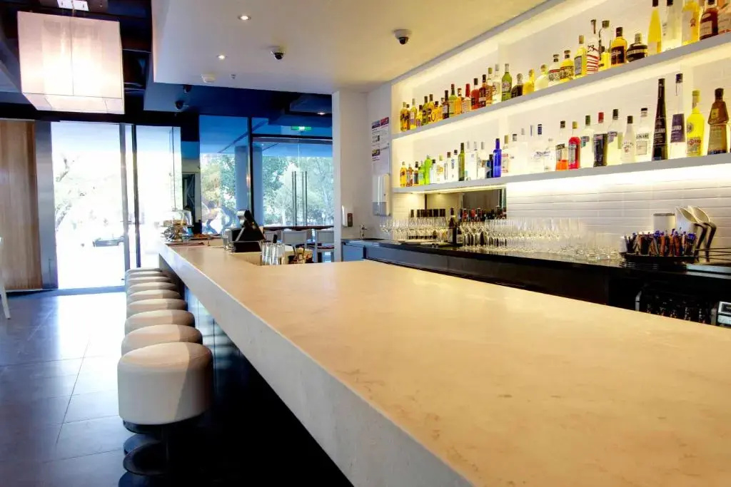 Photo - Oaks Melbourne St Kilda Road Hotel