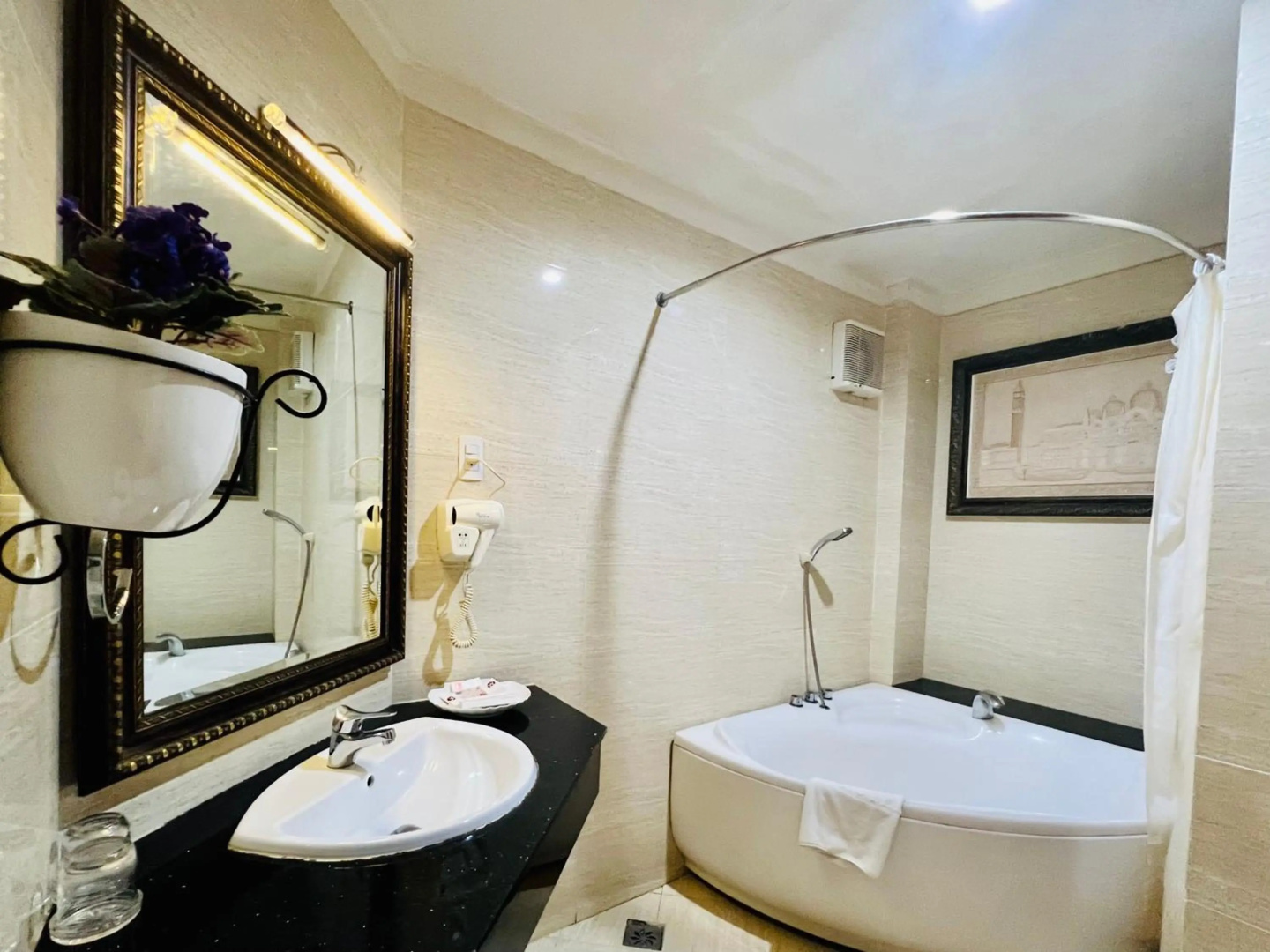 Photo - Premium White Lion Hotel
