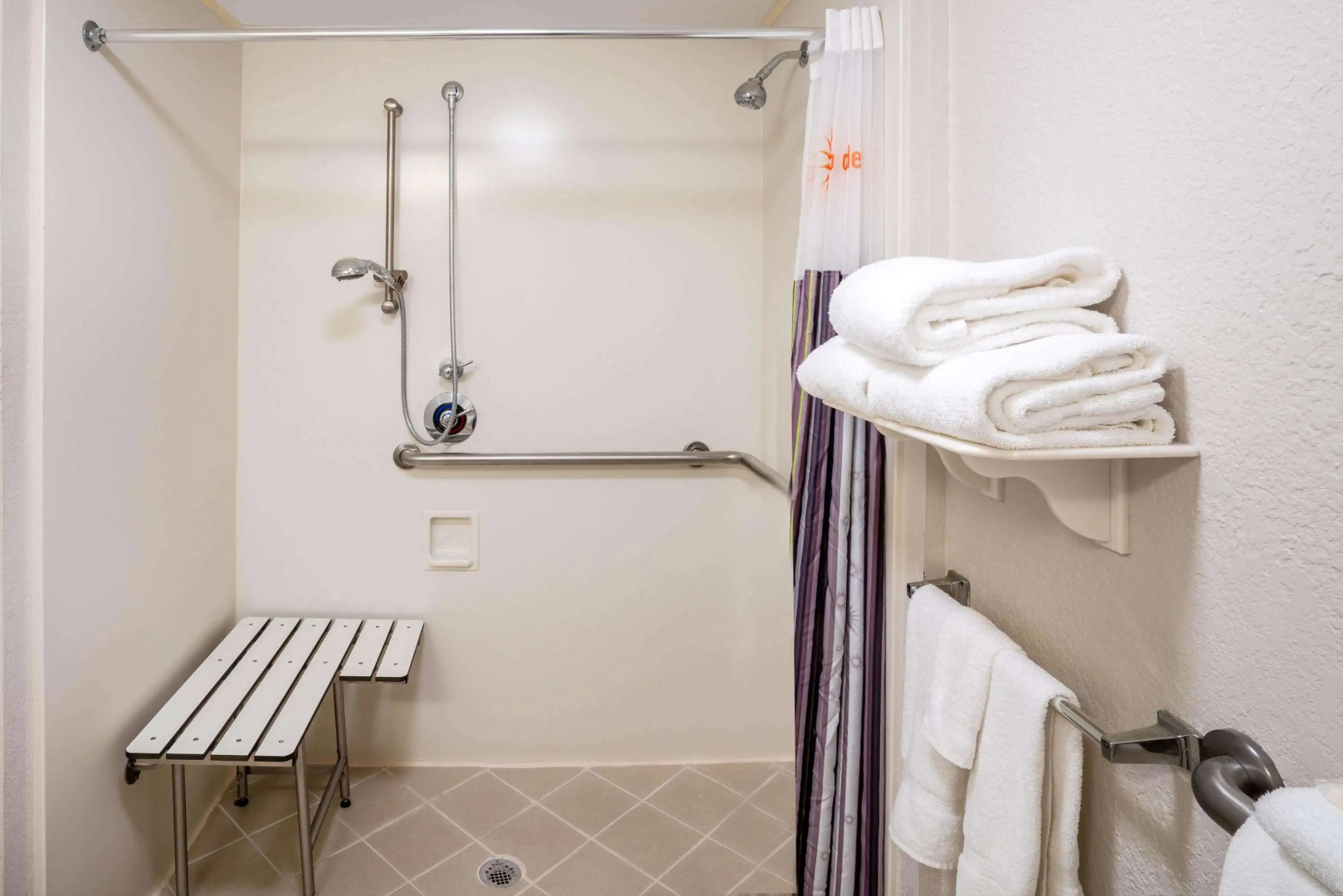 Photo - La Quinta Inn & Suites by Wyndham Nashville Airport/Opryland