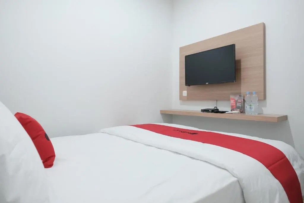 Foto - RedDoorz near Taman Palem