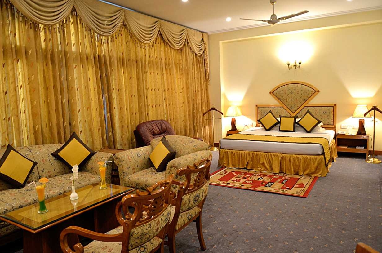 Hotel Meraden Grand