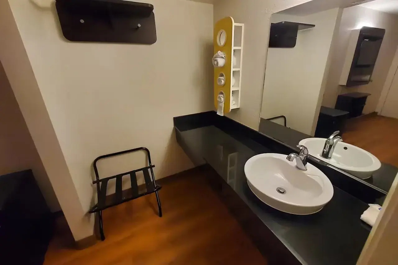 Photo - Super 8 by Wyndham Petaluma