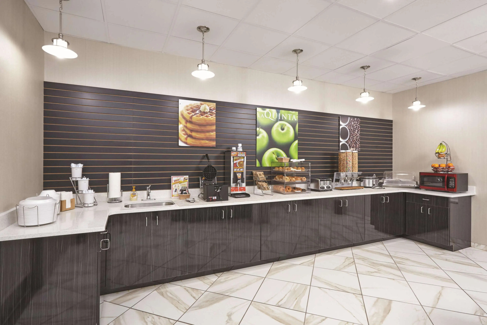 Photo - La Quinta Inn & Suites by Wyndham Springfield IL