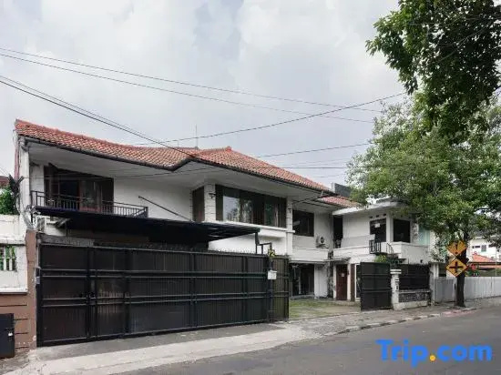 Photo - Urbanview de Dharmawangsa Suite Hotel