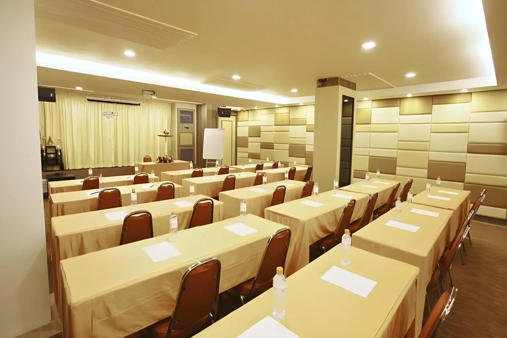Photo - Leenova Hotel