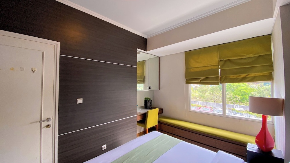 Modern Look 1BR Apartment at Silkwood Residence