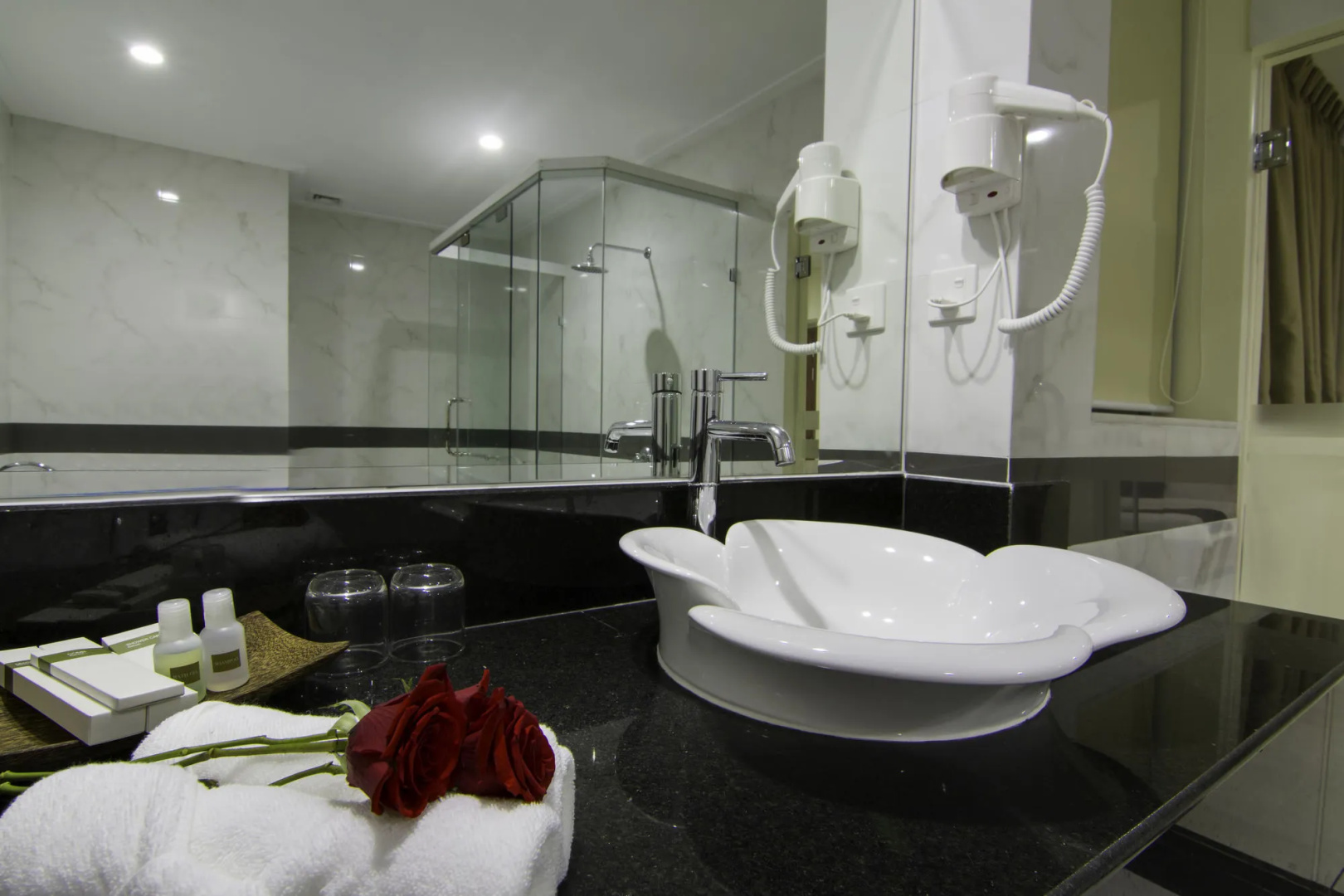 Photo - Rose Emerald Hotel