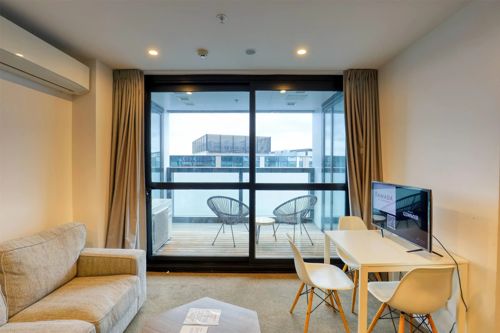 Foto - Ramada Suites By Wyndham Victoria Street West
