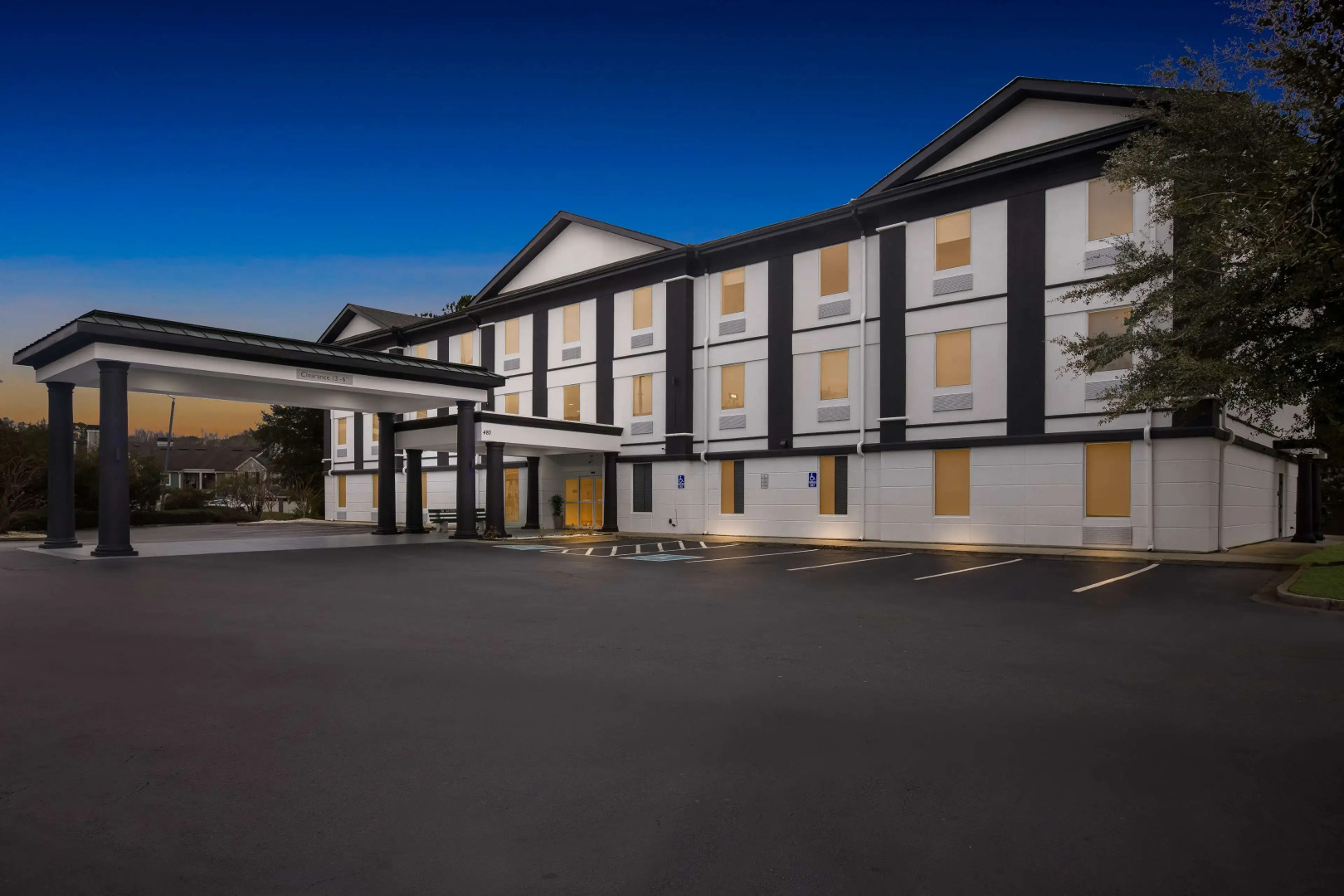 Photo - Sonesta Essential Savannah