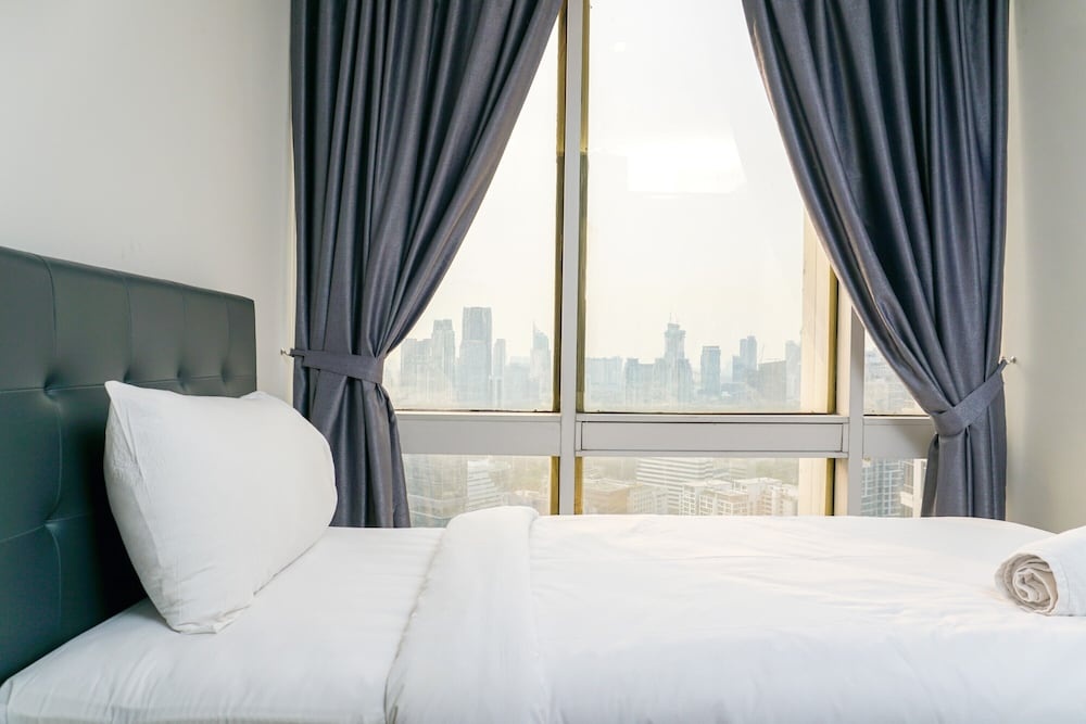 Stunning 2BR at The Empyreal Condominium Epicentrum Apartment